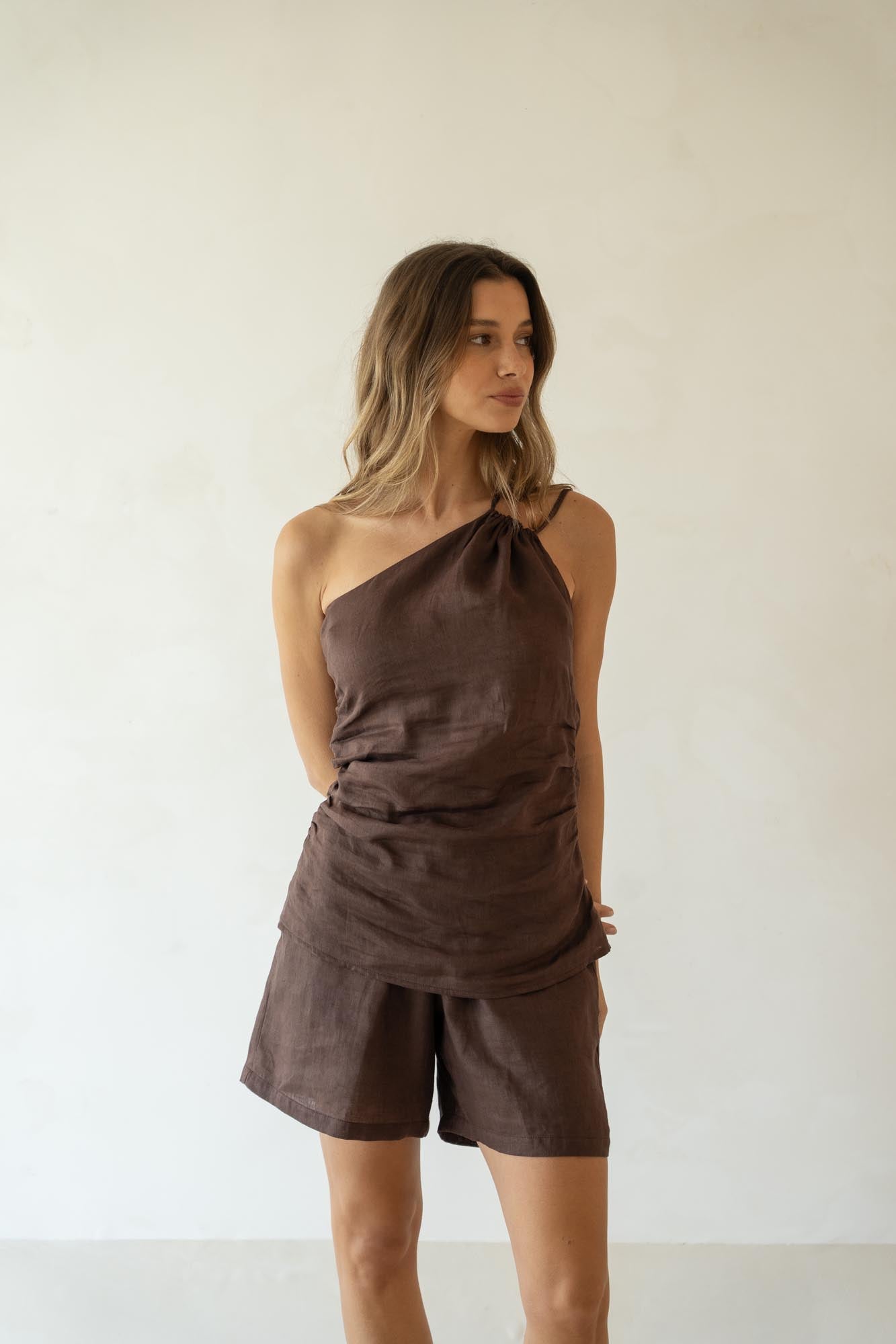 amber linen shorts