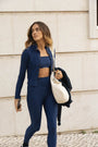 Leggings ACTIVE recicladas em azul marinho.